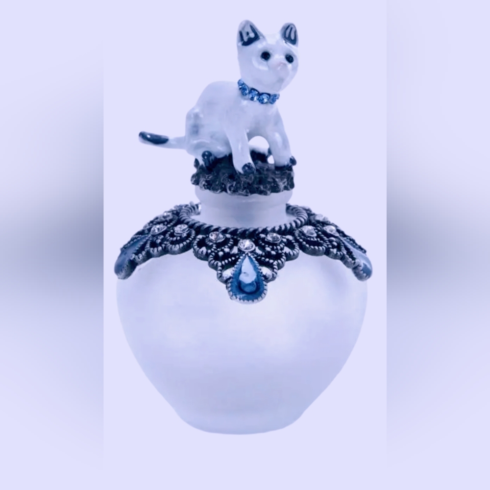 Vintage inspired Glass Perfume Bottle with Cat & Floral Design - 8.3cm